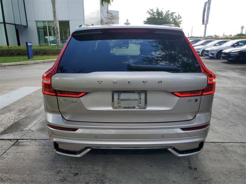 Beige 2025 Volvo XC60 B5 Core