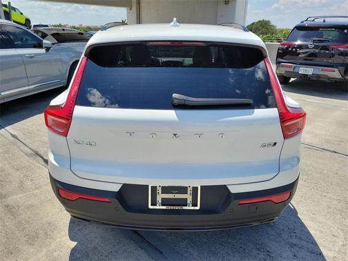 Crystal White 2026 Volvo XC40 B5 Plus