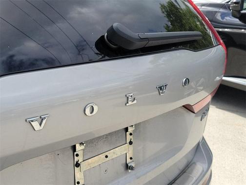 2024 Volvo XC60 B5 Core