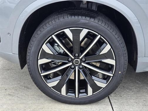2025 Volvo XC90 Plug-In Hybrid T8 Plus 7-Seater