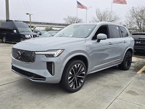 2025 Volvo XC90 Plug-In Hybrid T8 Plus 7-Seater