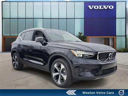 2025 Volvo XC40 B5 Core Bright Theme