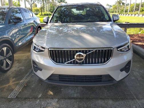 2023 Volvo XC40 B5 Plus Bright Theme