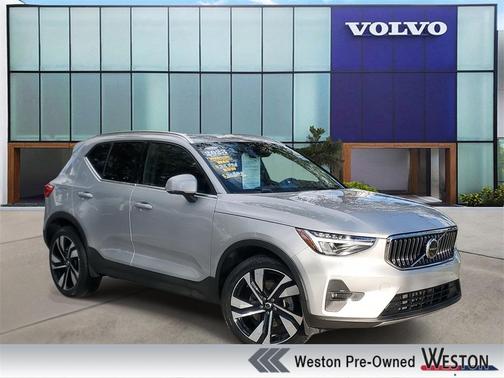 2023 Volvo XC40 B5 Plus Bright Theme