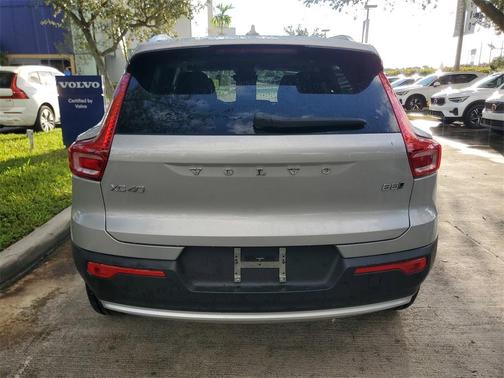 2023 Volvo XC40 B5 Plus Bright Theme