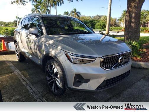 2023 Volvo XC40 B5 Plus Bright Theme