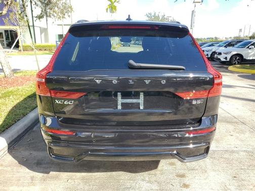 2025 Volvo XC60 B5 Core