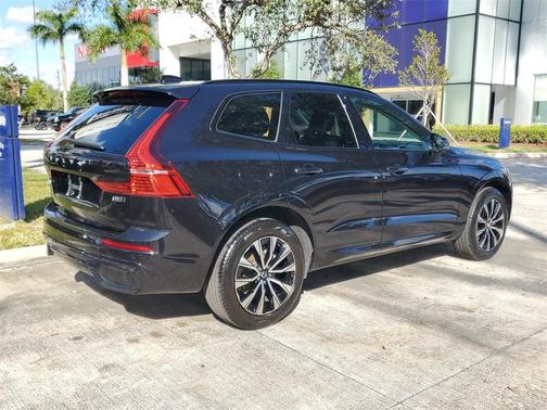 2025 Volvo XC60 B5 Core