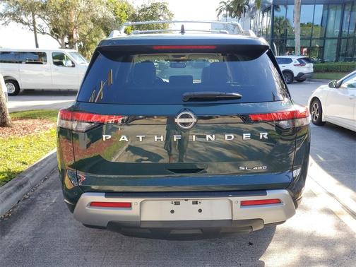 2022 Nissan Pathfinder SL