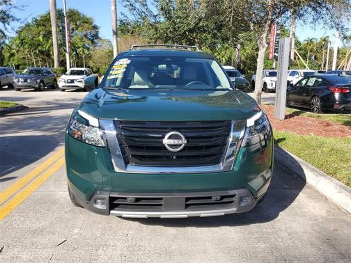 2022 Nissan Pathfinder SL