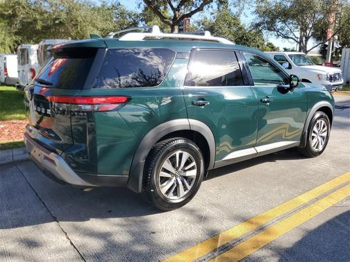 2022 Nissan Pathfinder SL