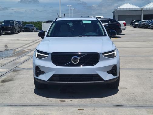2026 Volvo XC40