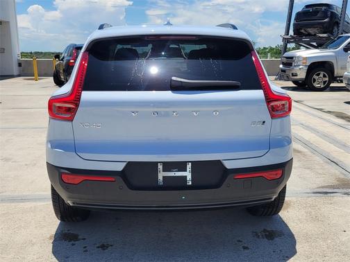 2026 Volvo XC40