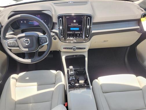 2026 Volvo XC40