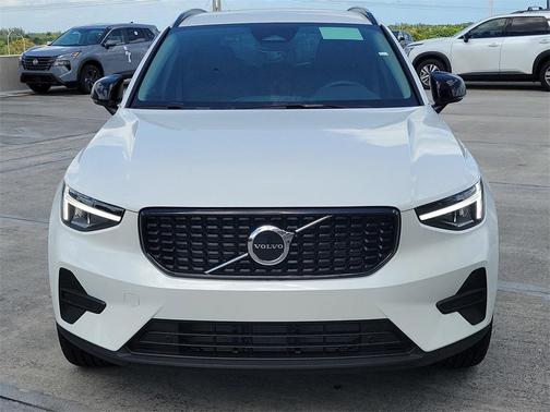 Crystal White 2026 Volvo XC40 B4 Core