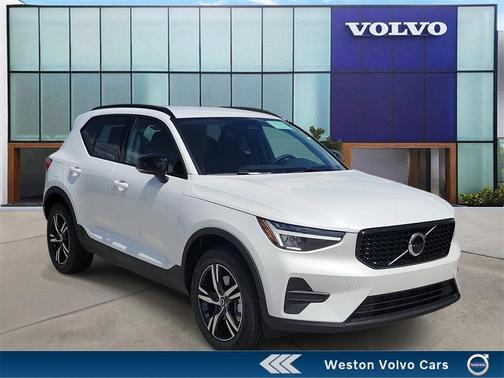 Crystal White 2026 Volvo XC40 B4 Core