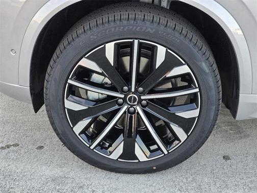 2025 Volvo XC90 B6 Plus 7-Seater