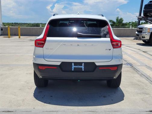 2026 Volvo XC40