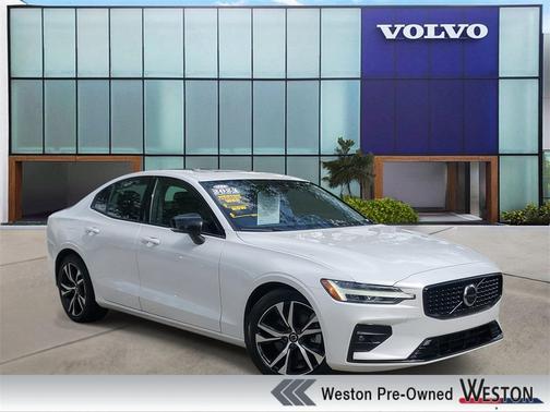 2024 Volvo S60 B5 Core Dark Theme