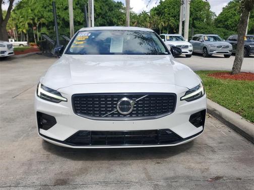 2024 Volvo S60 B5 Core Dark Theme
