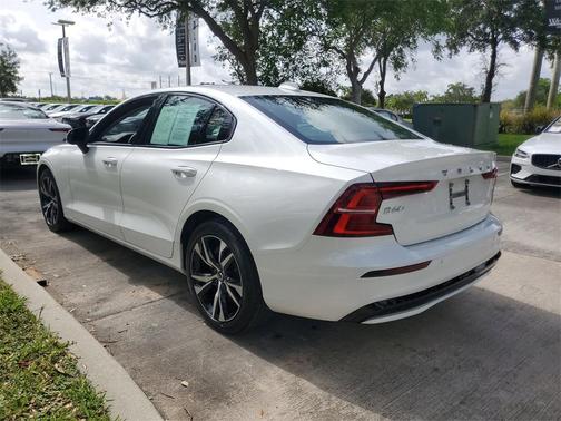 2024 Volvo S60 B5 Core Dark Theme