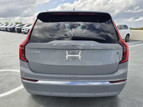 2025 Volvo XC90 B6 Ultra