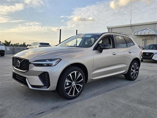 2025 Volvo XC60 B5 Plus