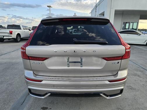 2025 Volvo XC60 B5 Plus