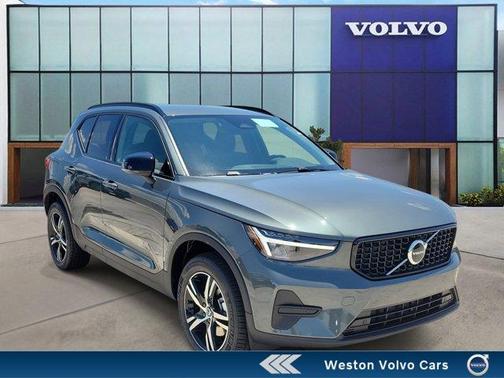 Forest Green 2026 Volvo XC40 B5 Core