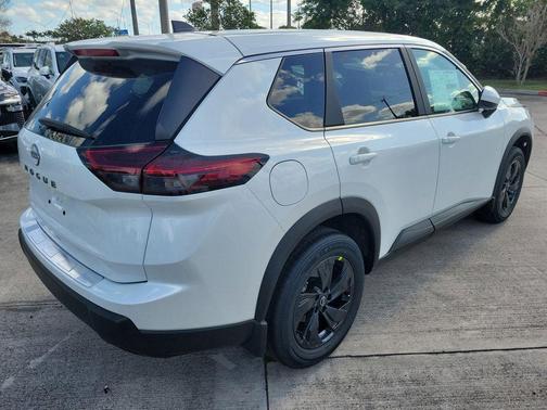 Everest White P 2026 Nissan Rogue SV