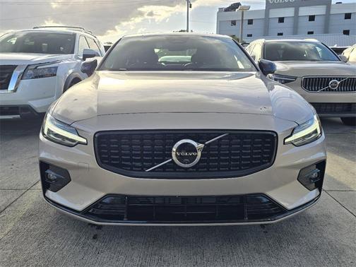 2025 Volvo S60 B5 Plus