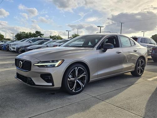 2025 Volvo S60 B5 Plus