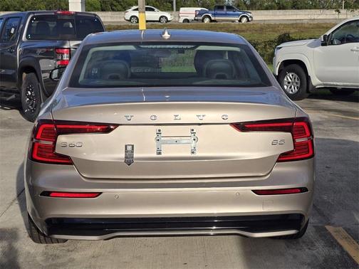 2025 Volvo S60 B5 Plus