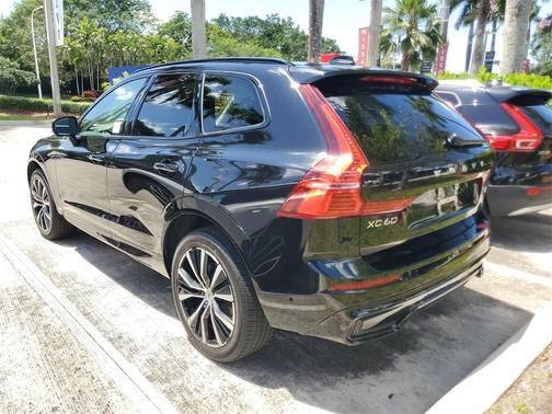 Onyx Black Metallic 2024 Volvo XC60 B5 Plus Dark Theme