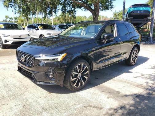 Onyx Black Metallic 2024 Volvo XC60 B5 Plus Dark Theme