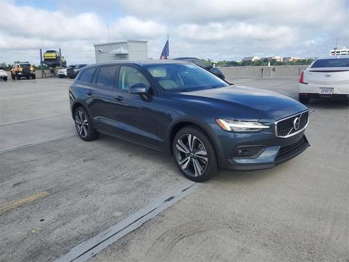 2026 Volvo V60 Cross Country B5 Plus