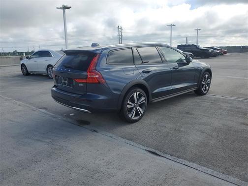 2026 Volvo V60 Cross Country B5 Plus
