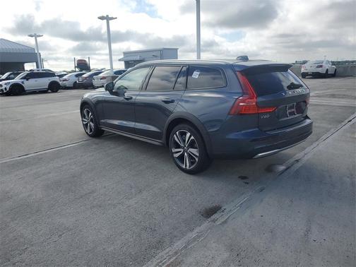 2026 Volvo V60 Cross Country B5 Plus