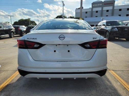 Pearl White Tri-Coat 2026 Nissan Altima SV