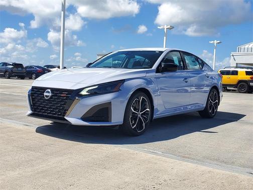 2025 Nissan Altima SR