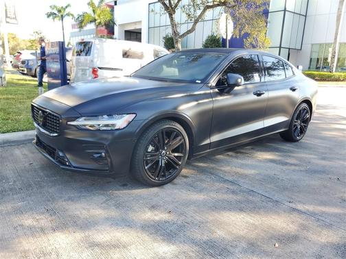 2024 Volvo S60 B5 Plus Black Edition