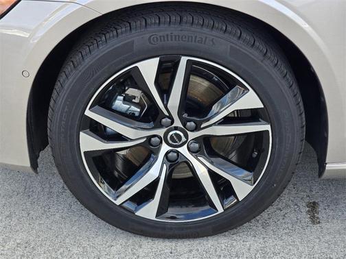 2025 Volvo S60 B5 Plus