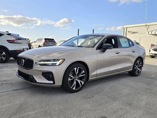 2025 Volvo S60 B5 Plus