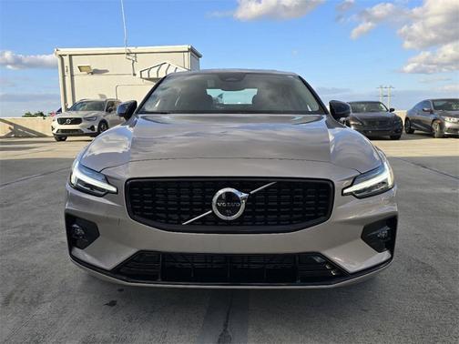 2025 Volvo S60 B5 Plus