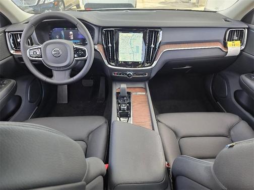 2025 Volvo S60 B5 Plus