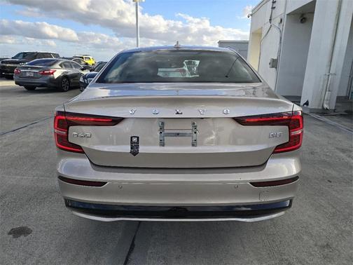 2025 Volvo S60 B5 Plus