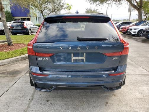 2024 Volvo XC60 B5 Plus Dark Theme