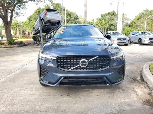 2024 Volvo XC60 B5 Plus Dark Theme