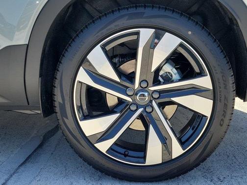 Gray Metallic 2026 Volvo XC40 B5 Ultra