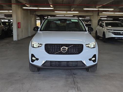 2026 Volvo XC40 B5 Ultra